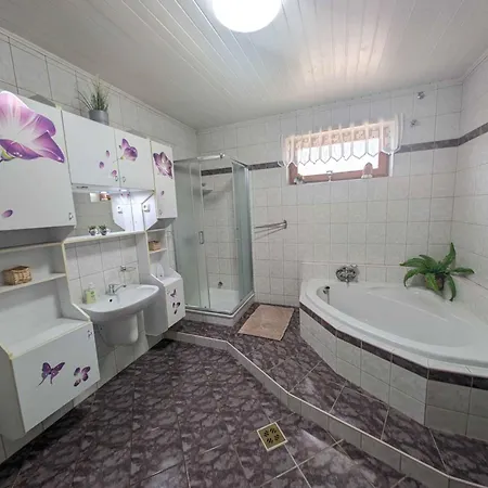 Apartament In 54574