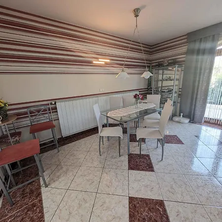 Apartament In 54574